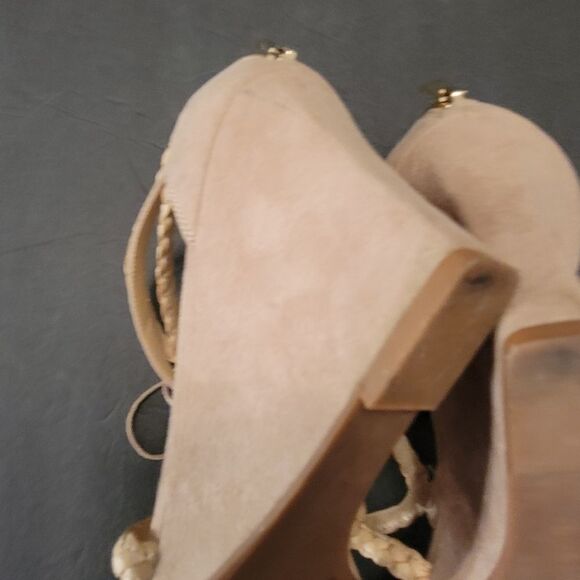 BCBGENERATION WEDGE STYLE OPEN TOE SANDAL - Picture 12 of 15